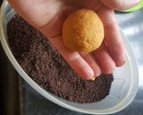 Sütőtökgolyók kekszmorzsában (Halloween-ra 👀) recept fázis 6 fotója