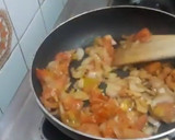 தக்காளி குடமிளகாய் மசாலா ரெசிபி ஸ்டேப் 2 புகைப்படம்