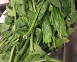 Foto del paso 1 de la receta: Ensalada de espinaca cruda y aceite de oliva