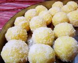 केशरी नारियल लाडू (Keshari coconut ladoo recipe in hindi) रेसिपी चरण 4 फोटो