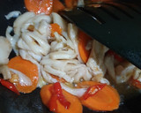 Foto langkah ke 4 dari resep Cah jamur tiram wortel.