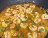 Foto del paso 3 de la receta Gambas en salsa de tomate picante