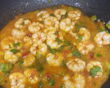 Foto del paso 3 de la receta: Gambas en salsa de tomate picante