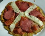 Foto del paso 13 de la receta: "Pizza" con base de coliflor al sartén de salchicha, queso y tomate🧀🍅🥫🍕