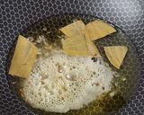 A picture of step 4 of Methi Chicken.