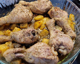 Foto del paso 3 de la receta: Muslitos de pollo con patatas al romero