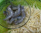 Hình bước làm 1 của món Bánh tôm khoai lang chiên giòn