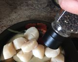 A picture of step 2 of Lemon Butter Scallops.