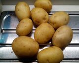 Foto del passaggio 1 della ricetta Frittata di carciofi cipolla e patate fritte