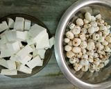 A picture of step 13 of Panee rMakhana, grapes raita, rajgiri halwa and farari bhakhri.