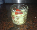Foto del paso 4 de la receta: Semifrío de cuajada de limón con base de almendrados y fresas