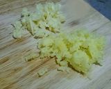 A picture of step 3 of Prawns Chow Mein.