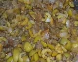 Une image de l'étape 2 de Riz basmati à la viande hachée et les olives vertes coupées.
