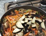 Foto del paso 2 de la receta: Wok de vegetales y espaguetis 🍆🥕🧅🫑