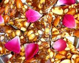 मिक्स ड्राई फ्रूट्स चिक्की (mix dry fruit chikki recipe in Hindi) रेसिपी चरण 6 फोटो