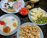 A picture of step 1 of Aalu soyabean pulav.
