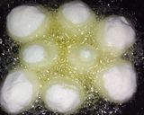 Foto langkah ke 4 dari resep Bola-bola singkong isi coklat.