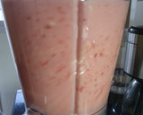 Foto del paso 1 de la receta: Licuado de frutillas y bananas 🍓🍌