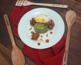 Foto langkah ke 7 dari resep Nasi Goreng Daun Kenikir & Sosis Sapi.