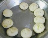 A picture of step 5 of Matar ki kachauri.