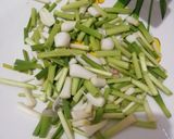 લીલું લસણ (Lilu Lasan Recipe In Gujarati) રેસીપી સ્ટેપ1ફોટો