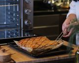 Foto langkah ke 7 dari resep Salmon Puff Pastry Dengan Bayam Dan Saus Jamur: RAHASIA MUDAH Buat Di Rumah.