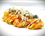 Foto del passaggio 5 della ricetta Fettuccine con crema di peperone, crumbl e ricotta salata