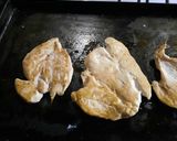 Foto del paso 2 de la receta: Pechugas a la pizza en plancheta