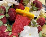 A picture of step 8 of Strawberry Popsicles.