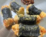 Foto langkah ke 4 dari resep Seaweed Chicken Roll sedikit tepung.