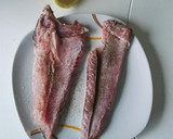 Foto del paso 1 de la receta: Ijada de bonito con cebolla caramelizada al limón