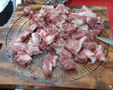 Foto del paso 2 de la receta: Carne con champiñones y verduras, al vino y soja