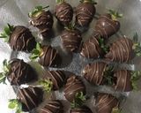 Foto del paso 1 de la receta: Fresas 🍓 cubiertas de chocolate