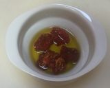 Foto del paso 4 de la receta: Tataki de ternera con puré de batata y aliño de tomate seco y albahaca