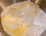 Foto del paso 7 de la receta Bizcocho de coco y lima con glaseado de coco rosa