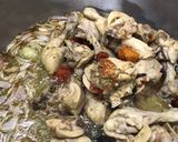 A picture of step 4 of Chicken yakhni pulao.