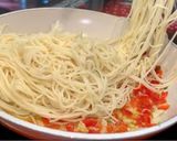 Foto langkah ke 4 dari resep Spaghetti aglio e olio ala sih iin.