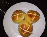 A picture of step 4 of Hot cross buns.