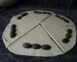 Foto del paso 5 de la receta Mediaslunas o croissants rellenos de chocolate