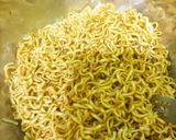 Foto langkah ke 1 dari resep Mie goreng sederhana.