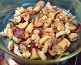 Foto del paso 6 de la receta: Patató con ajetes, setas y gambas