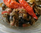 Foto langkah ke 3 dari resep Tumis Kerang Kecap.
