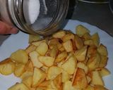 A picture of step 2 of Spanish omelette.