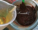 Foto langkah ke 5 dari resep BOLU KUKUS COKLAT SUPER SIMPLE (Tanpa Mixer, Tanpa Telur).
