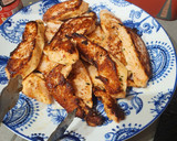 Foto del paso 1 de la receta: Ñoquis al pesto rojo con pechuga de pollo marinada en salsa de champiñones con espinacas