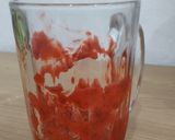 Foto langkah ke 1 dari resep Korean Strawberry Milk.
