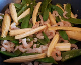 Foto del paso 2 de la receta: Wok de verduras con tofu y gambas