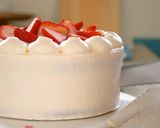 A picture of step 22 of Strawberry Decoration Cake, Chantilly Fraise.