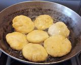 A picture of step 16 of Pyaz Aaloo Ki Khasta Kachori / onion,potato.