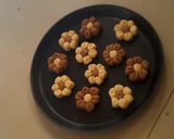A picture of step 5 of Flower cookies.